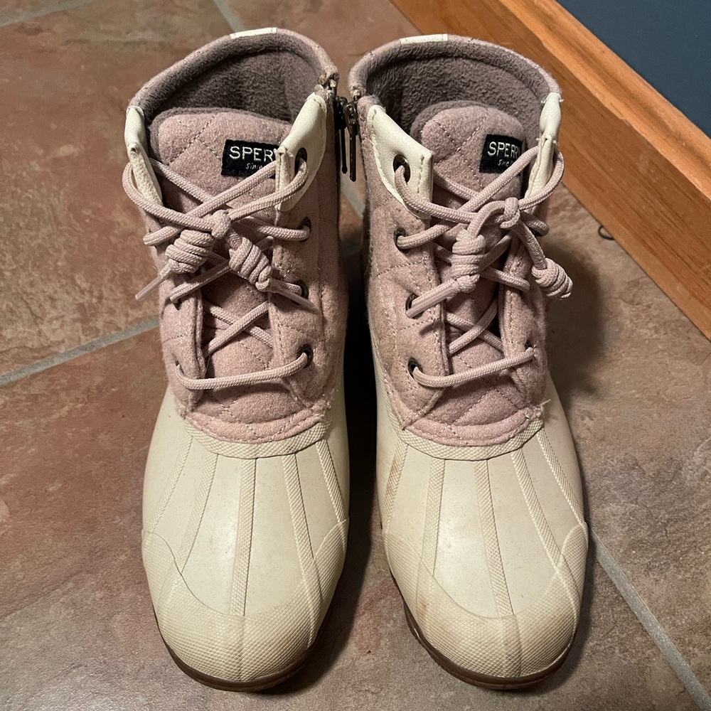 Size 6 Sperry boots
